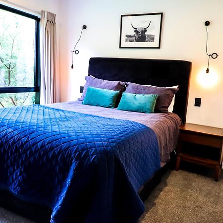 Black Barn Modern: Luxe Martinborough Escape Eksteriør bilde