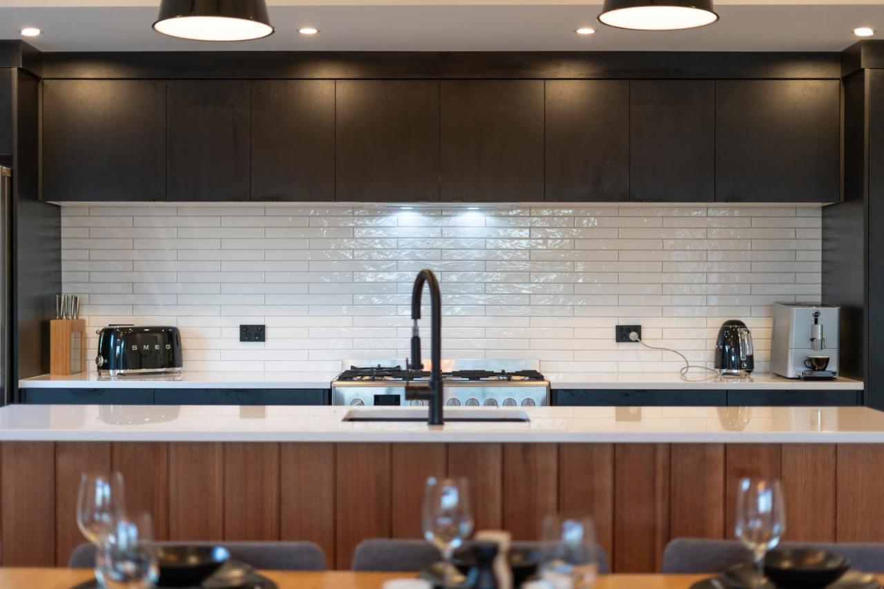 Black Barn Modern: Luxe Martinborough Escape Eksteriør bilde