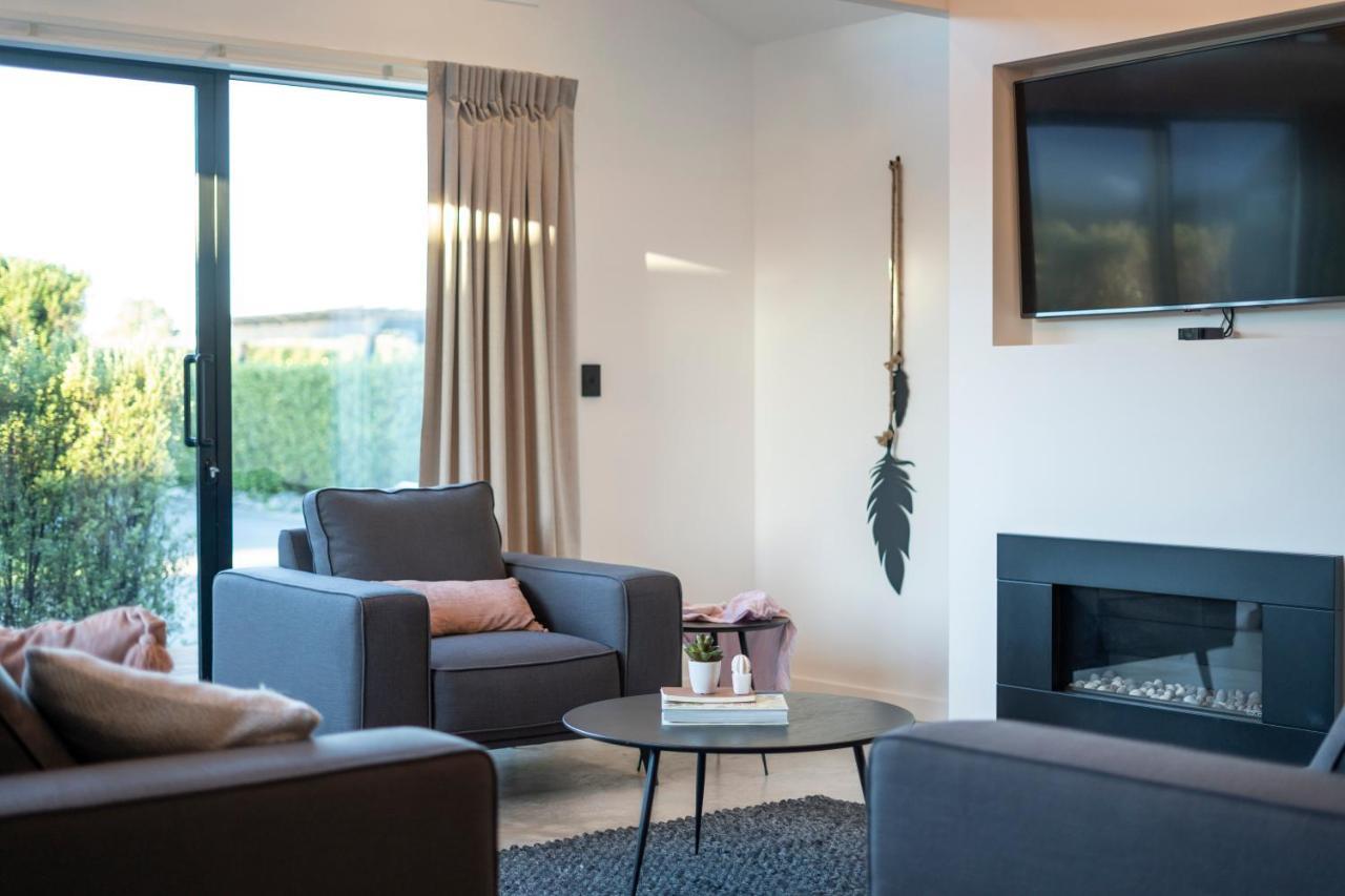 Black Barn Modern: Luxe Martinborough Escape Eksteriør bilde