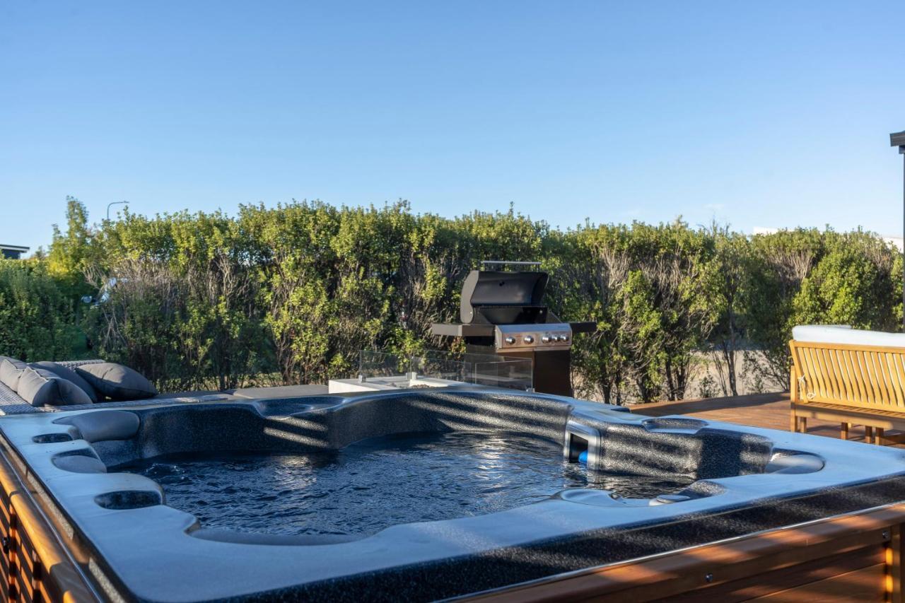 Black Barn Modern: Luxe Martinborough Escape Eksteriør bilde