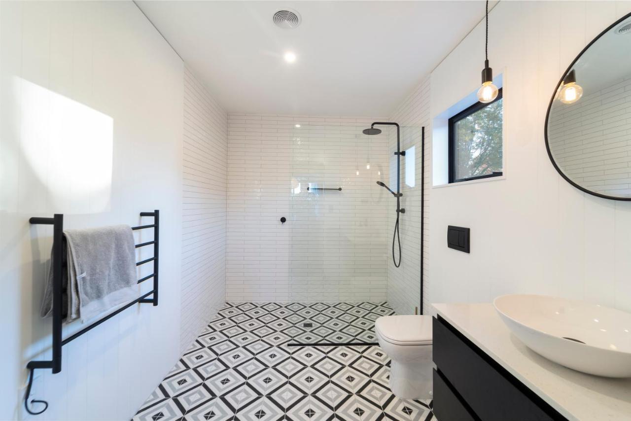 Black Barn Modern: Luxe Martinborough Escape Eksteriør bilde