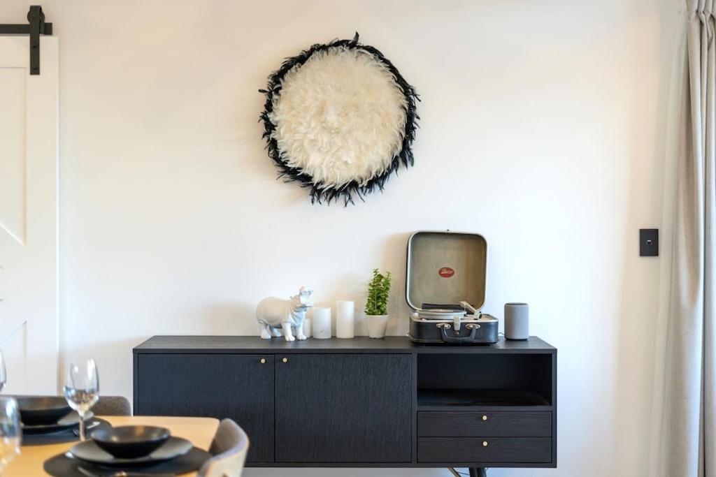 Black Barn Modern: Luxe Martinborough Escape Eksteriør bilde