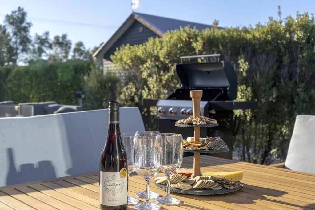 Black Barn Modern: Luxe Martinborough Escape Eksteriør bilde