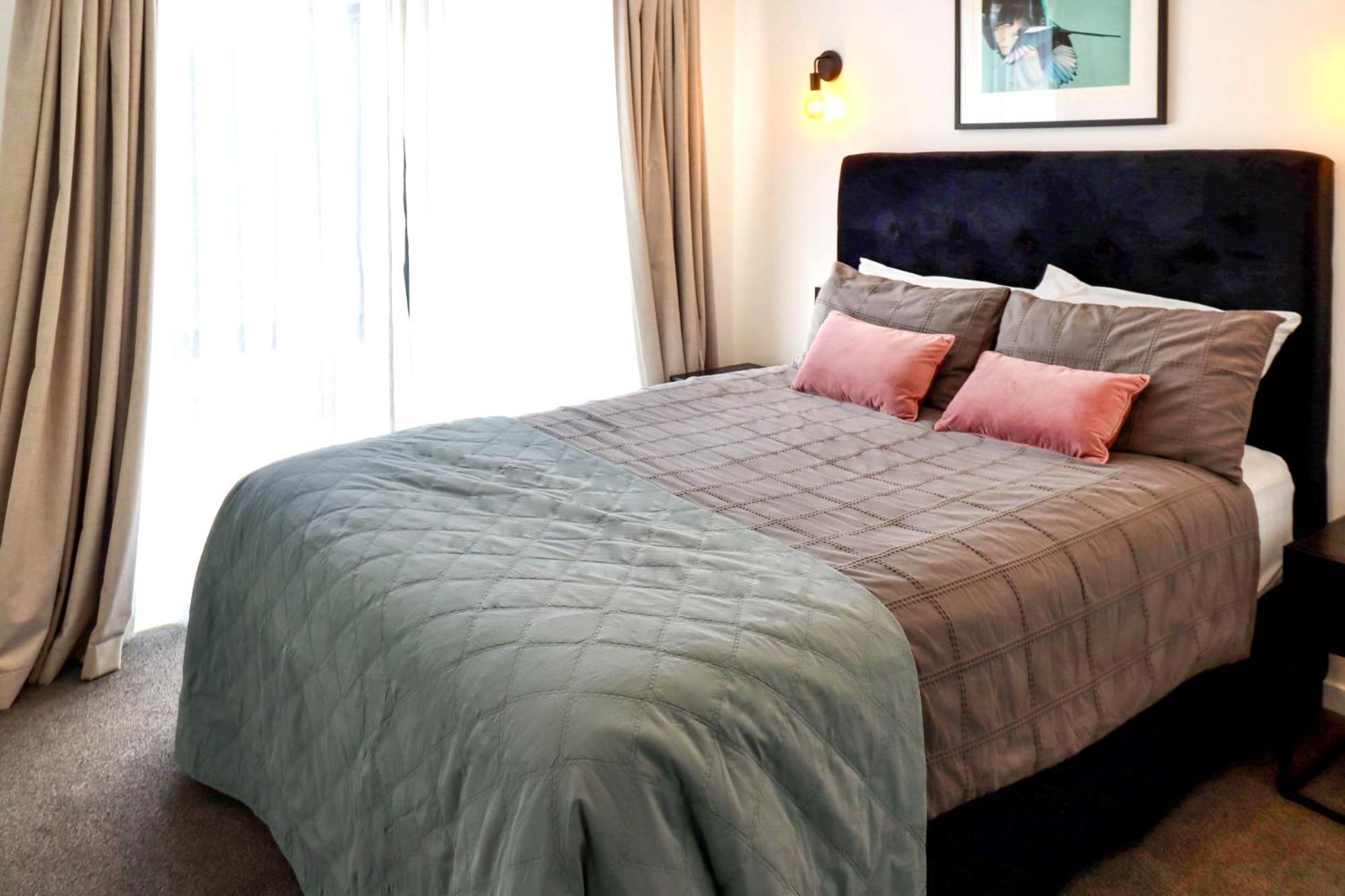 Black Barn Modern: Luxe Martinborough Escape Eksteriør bilde